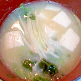 豆腐とスプラウトの味噌汁
